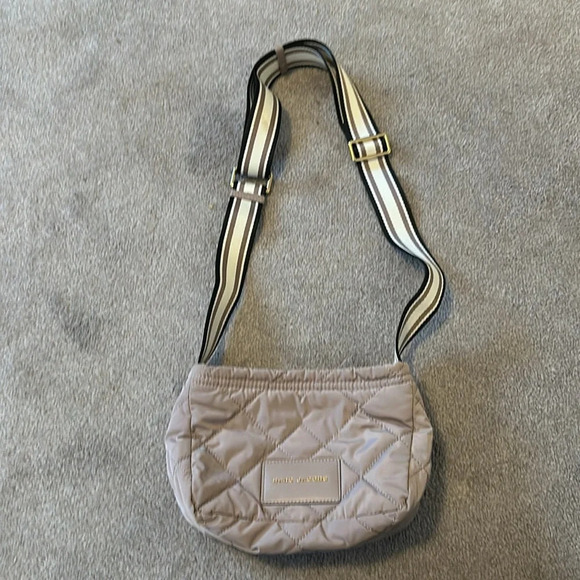 Marc Jacobs Quilted Crossbody Zip Bag EUC - Picture 3 of 6
